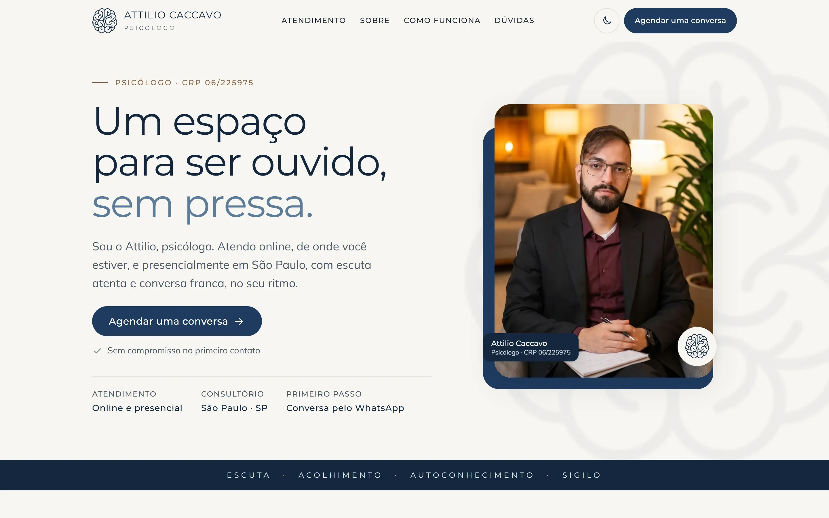 Página inicial do site de Attilio Caccavo, psicólogo: "Um espaço para ser ouvido, sem pressa"